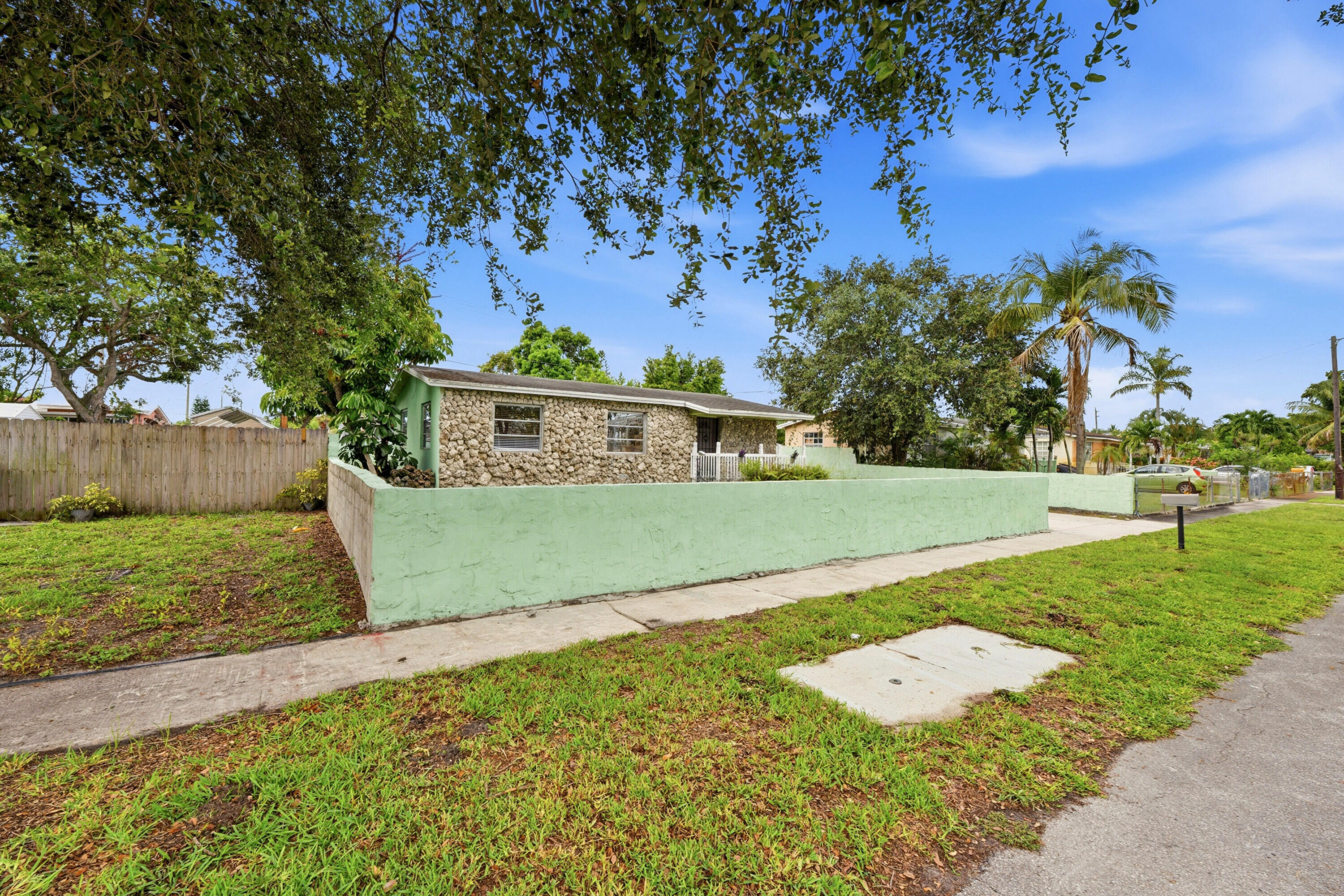 6404 Oak Street, Hollywood, FL 33024, Hollywood