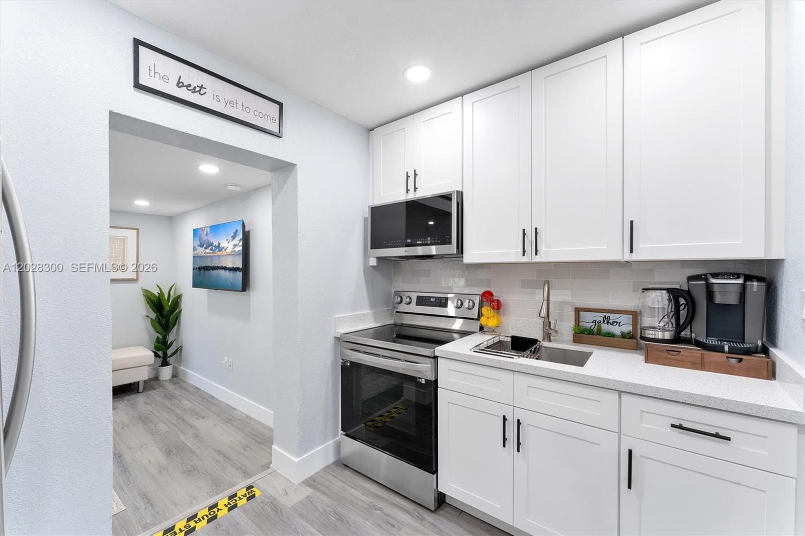 1218 NW 2nd Avenue . — photo 9