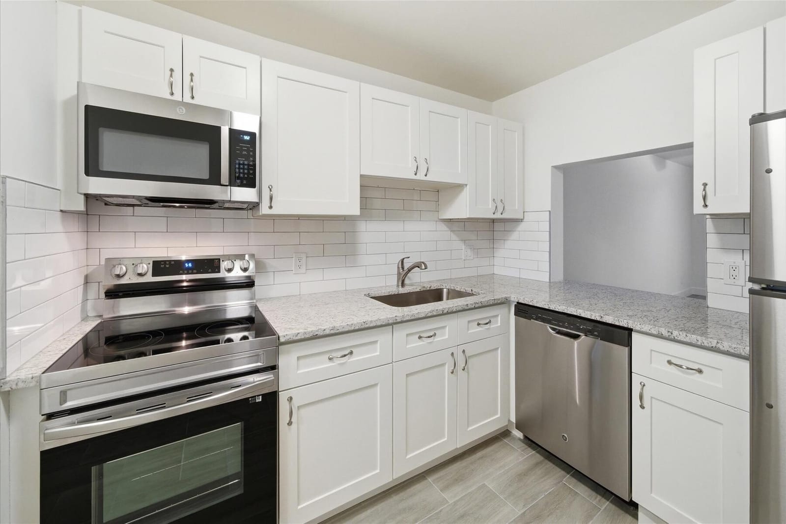428 Grove Isle Circle 9 — photo 4
