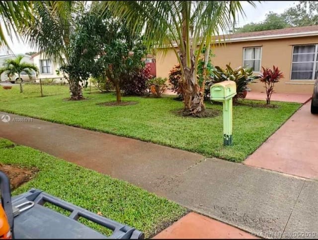1420 N 70th Avenue, Hollywood, FL 33024