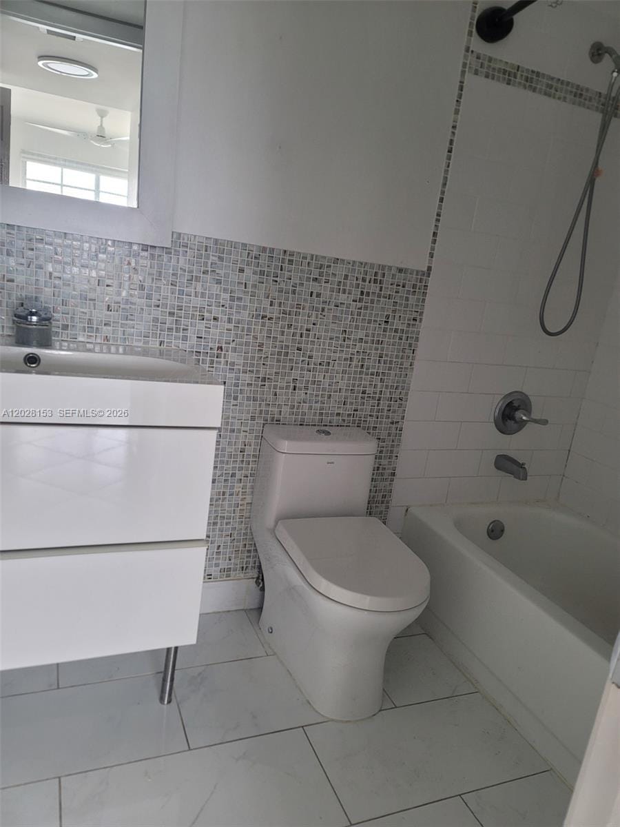 2600 Collins Avenue 411 — photo 5