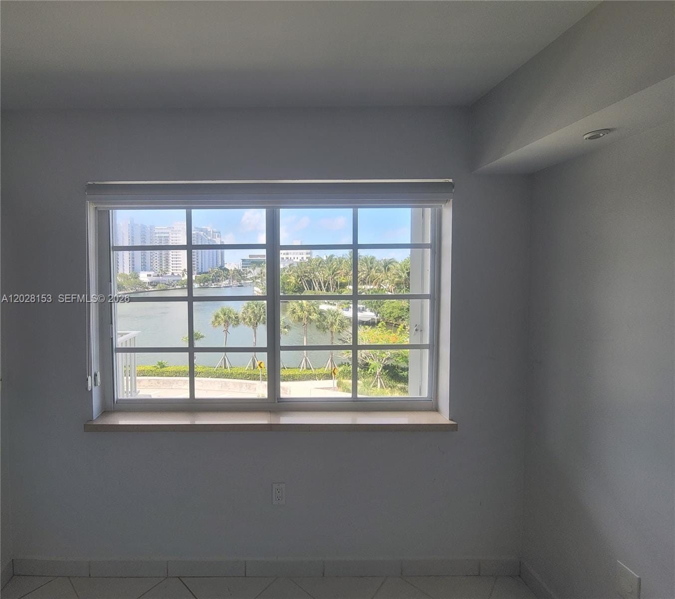 2600 Collins Avenue 411 — photo 6