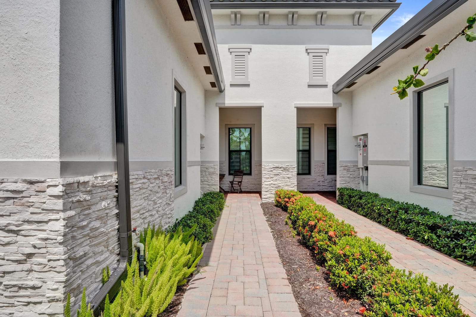8336 W Blue Spring Drive — photo 3