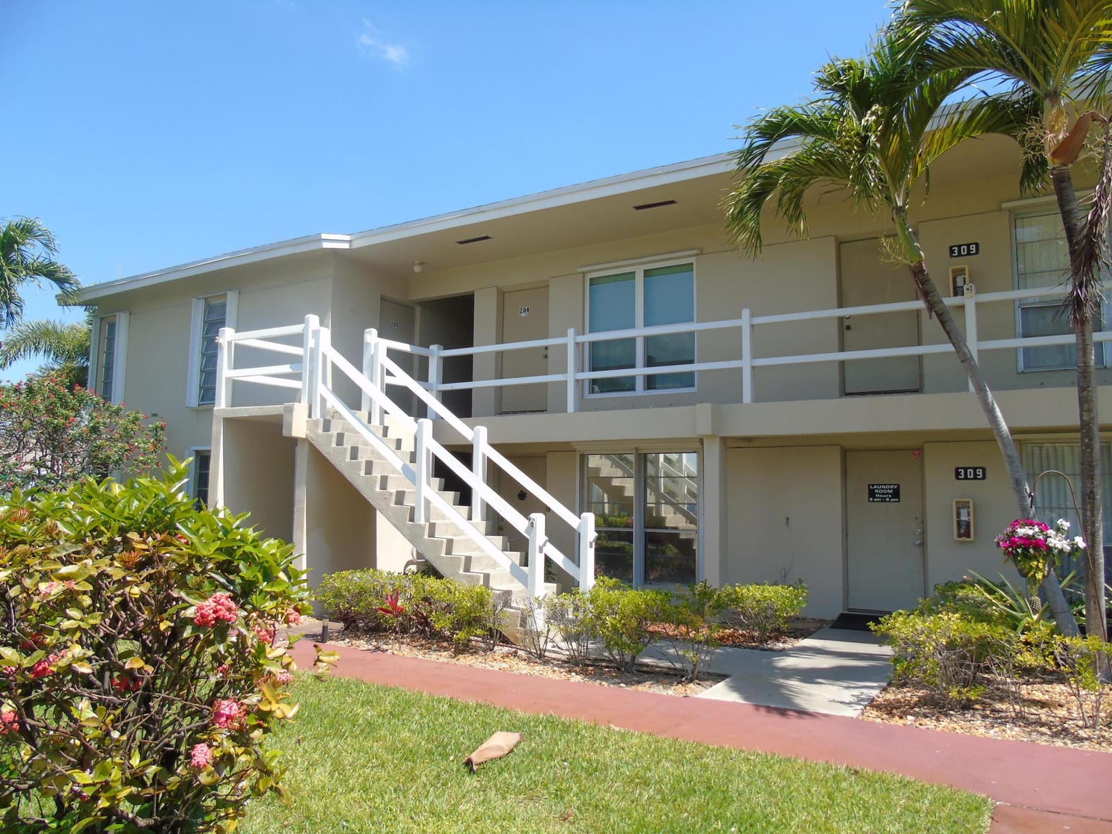 309 Circle Drive S 204, Boynton Beach, FL 33435 photo 2