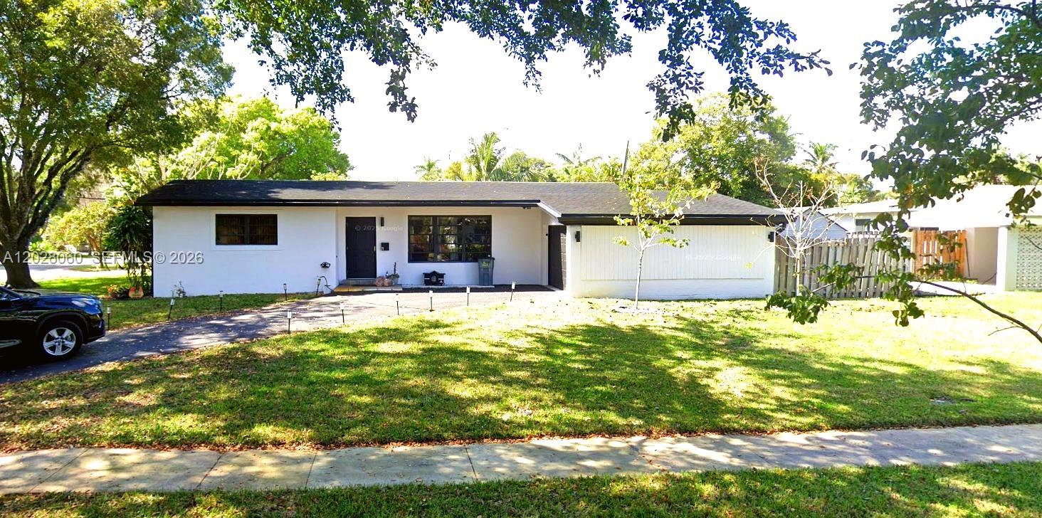 11 Redwood Circle, Plantation, FL 33317, Plantation