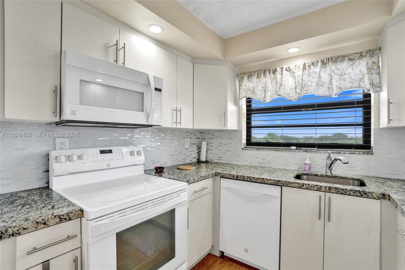 901 Colony Point Circle 501, Pembroke Pines, FL 33026 photo 4