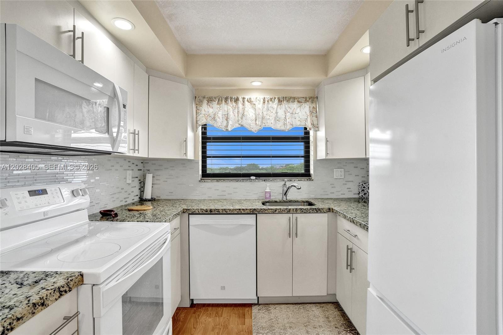 901 Colony Point Circle 501, Pembroke Pines, FL 33026 photo 6