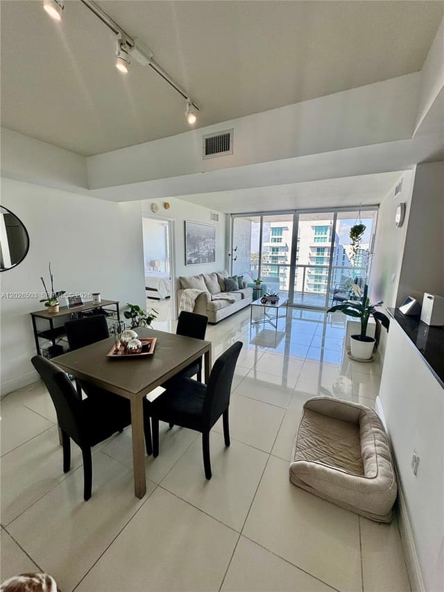 1861 S River Drive 2201, Terrazas Riverpark Villag, Miami, FL