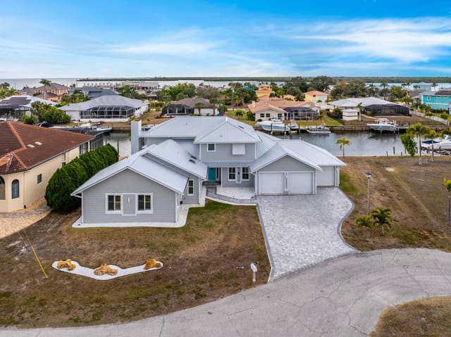 139 Seville Pl Place SW, Port Charlotte, FL 33952