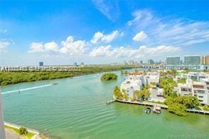 400 Kings Point Drive 104, Sunny Isles Beach, FL 33160 photo 14
