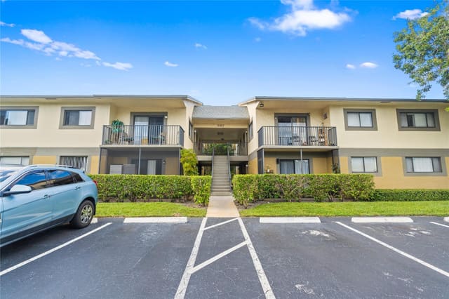 567 Trace Circle 104, Deerfield Beach, FL 33441