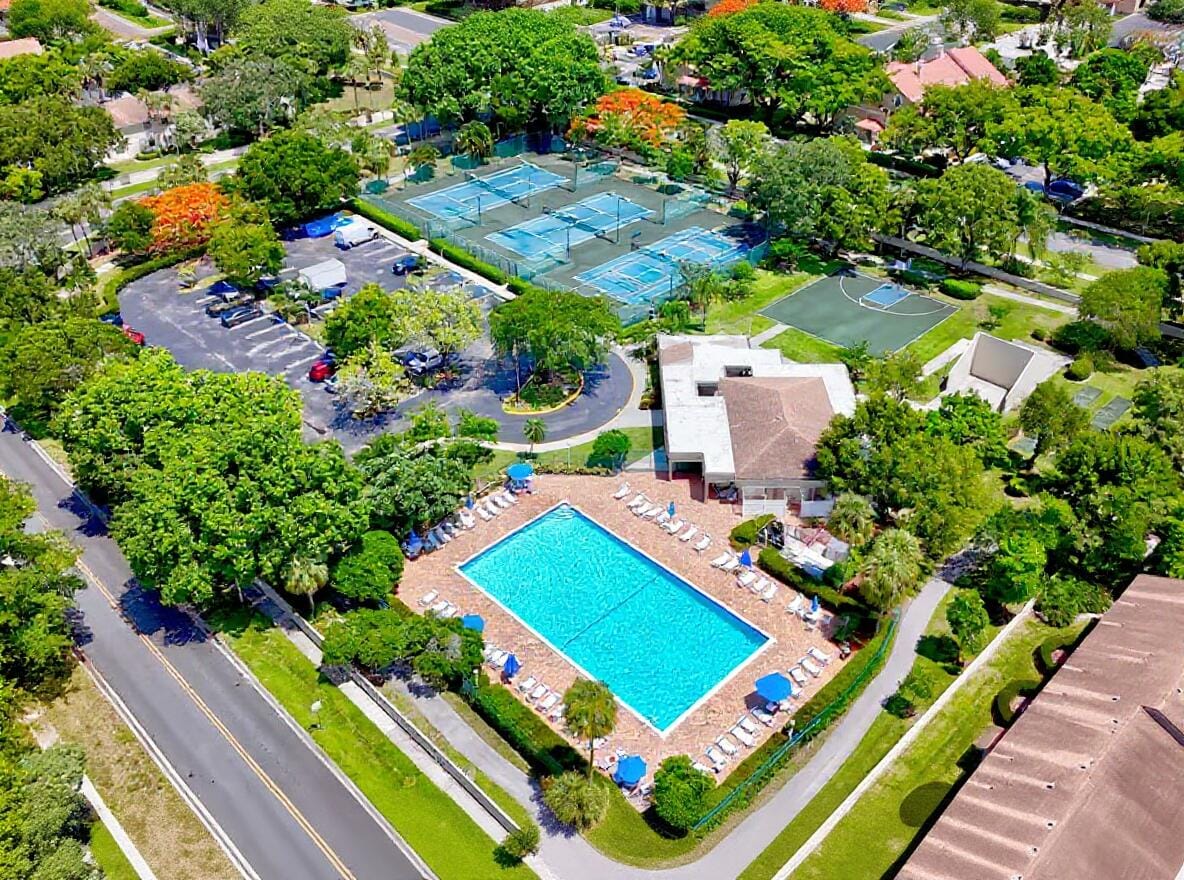 507 Gardens Drive 203, Pompano Beach, FL 33069 photo 1
