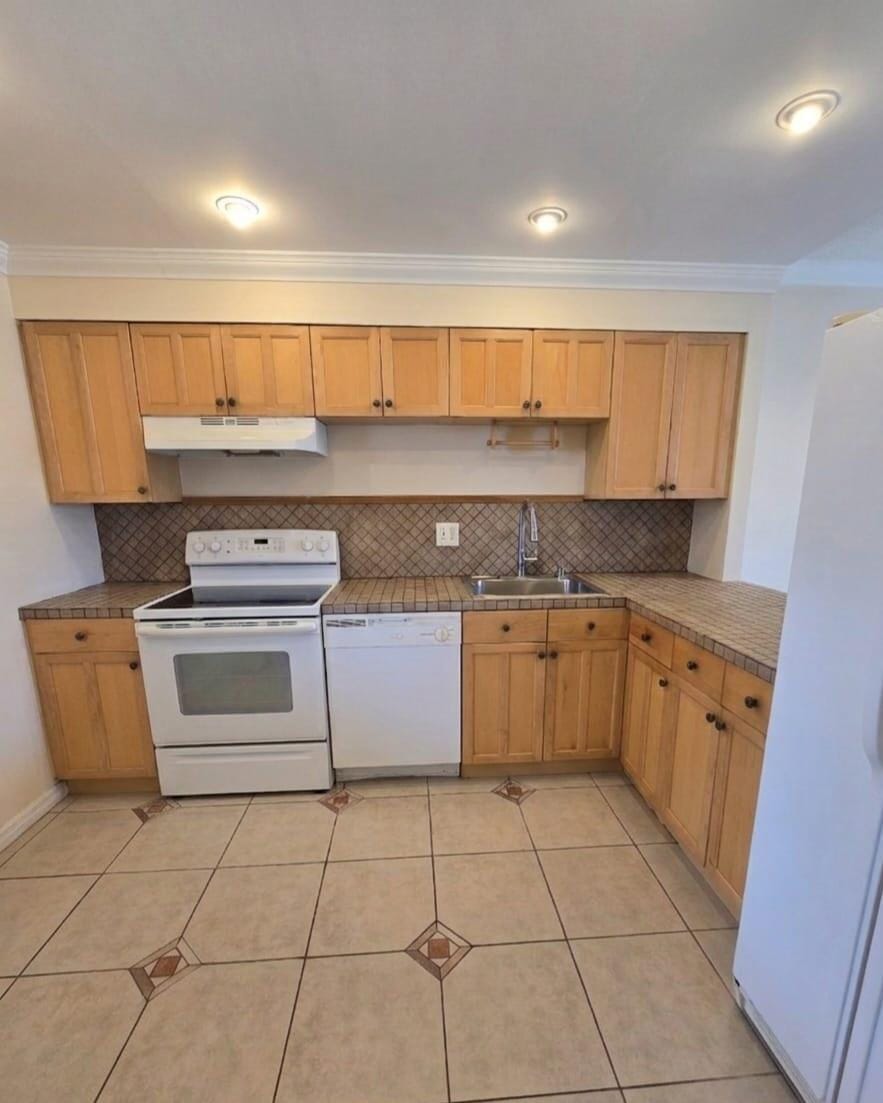 2900 N Palm Aire Drive N 405 — photo 5