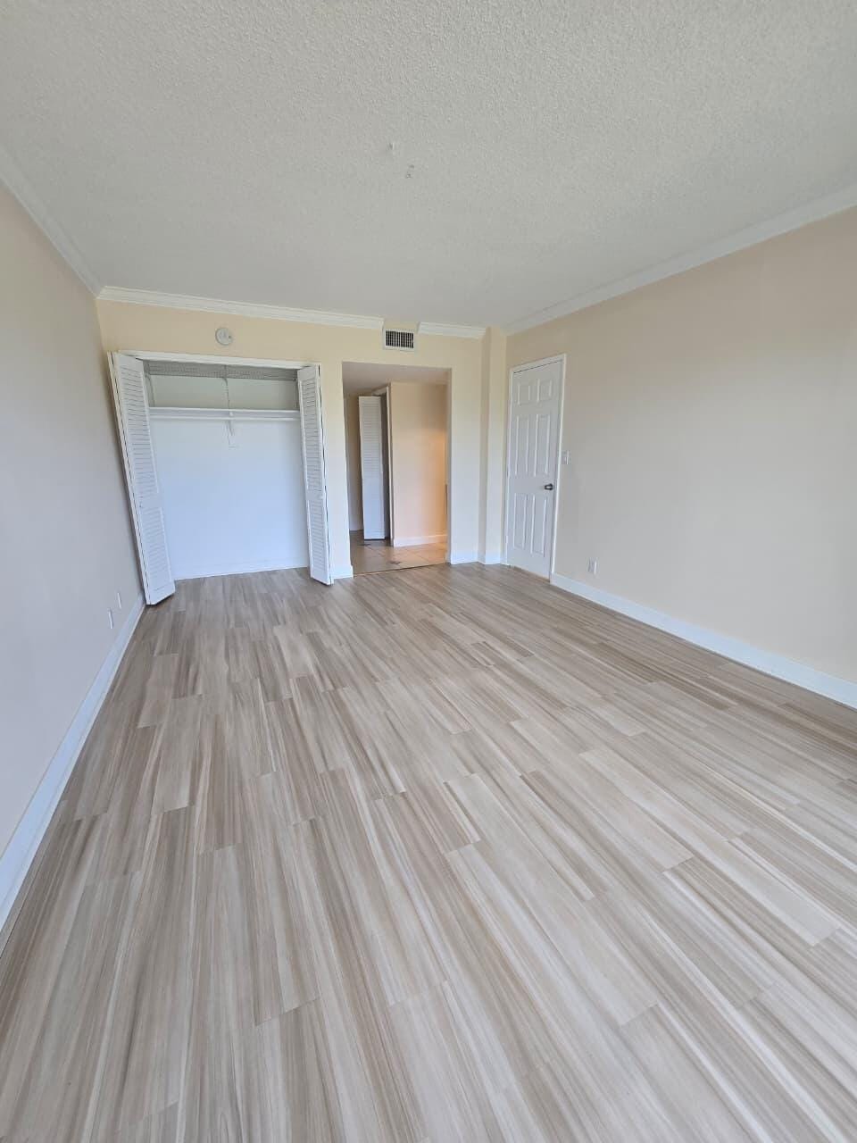 2900 N Palm Aire Drive N 405 — photo 8