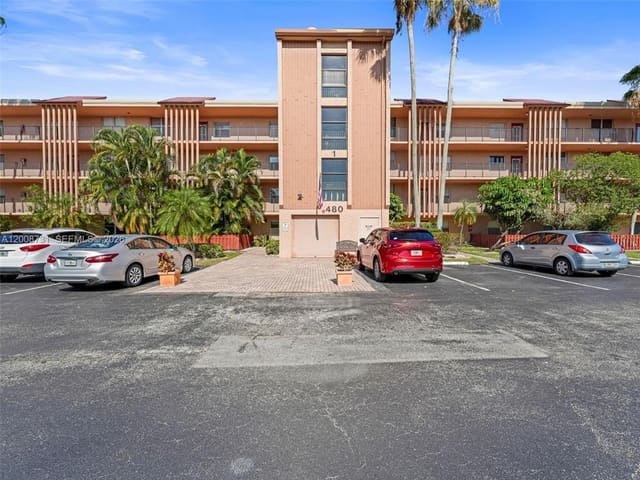 480 NW 76th Avenue 205, Palm Lakes, Margate, FL