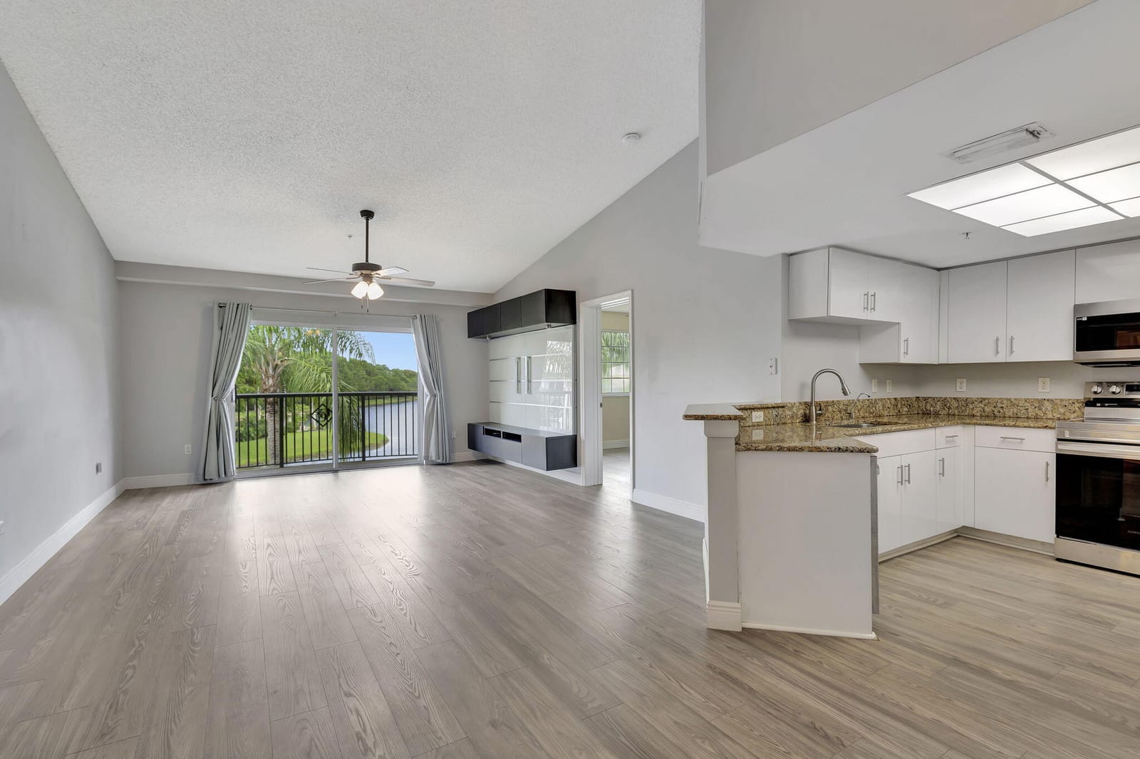 600 N Crestwood Ct Court N 609 — photo 8