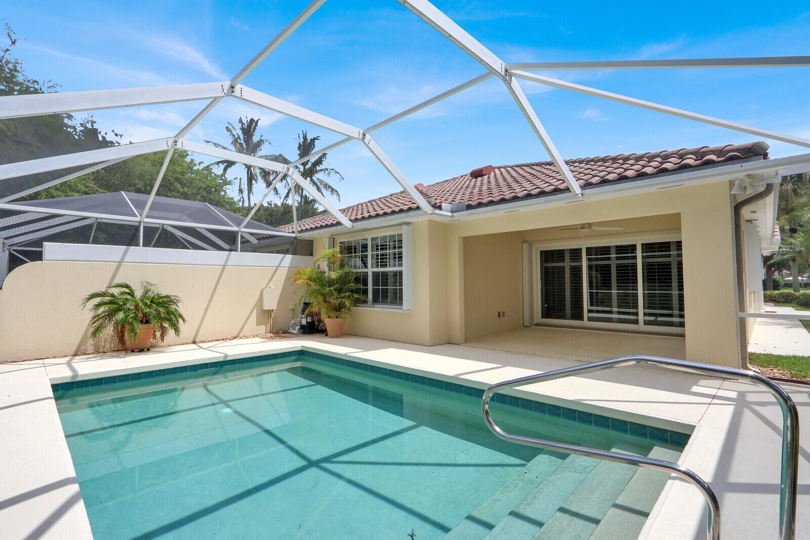 129 Euphrates Circle, Palm Beach Gardens, FL 33410 photo 2