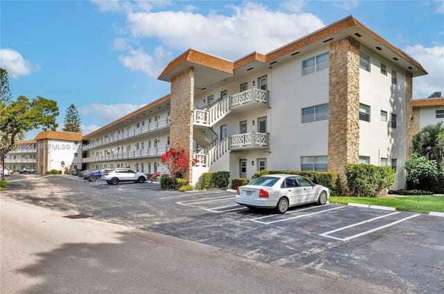 4805 NW 35th Street 416, Lotus Gardens, Lauderdale Lakes, FL