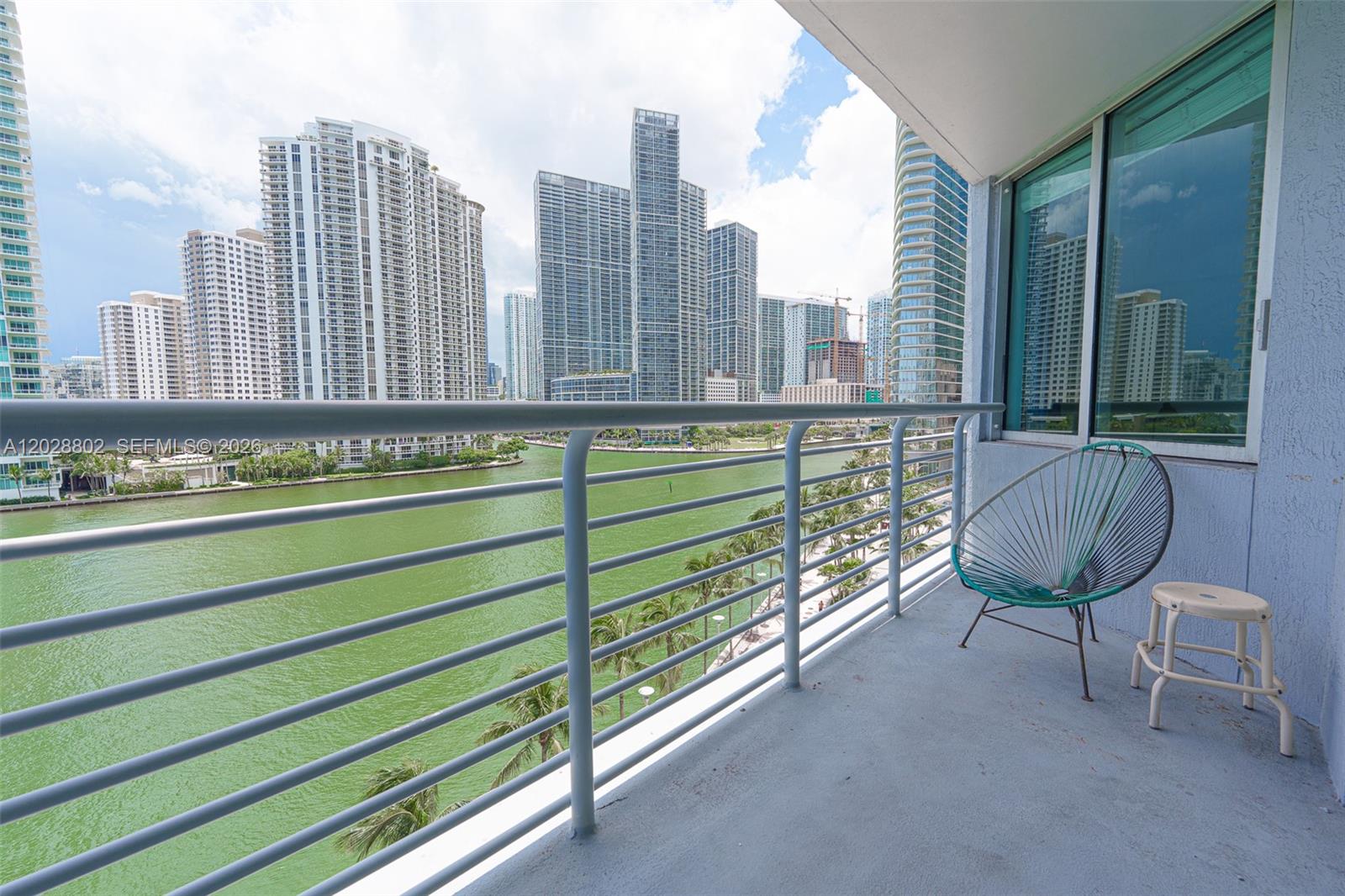 325 S Biscayne Boulevard 821, Miami, FL 33131, Miami