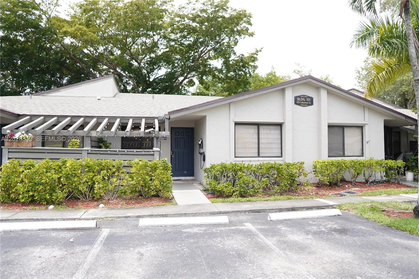 453 Lakeview Drive 2 — photo 1