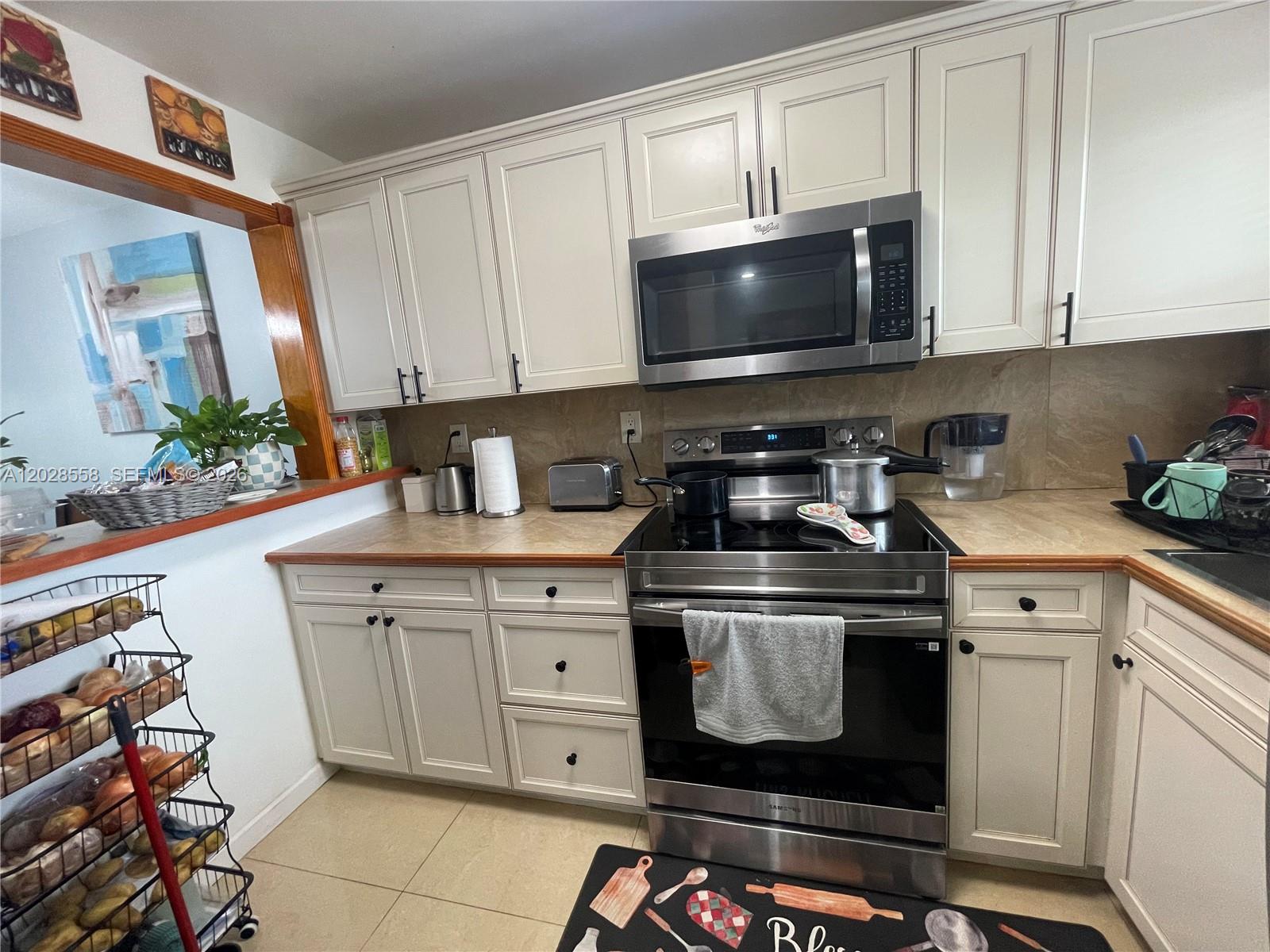 9281 Sunrise Lakes Boulevard 209, Sunrise, FL 33322