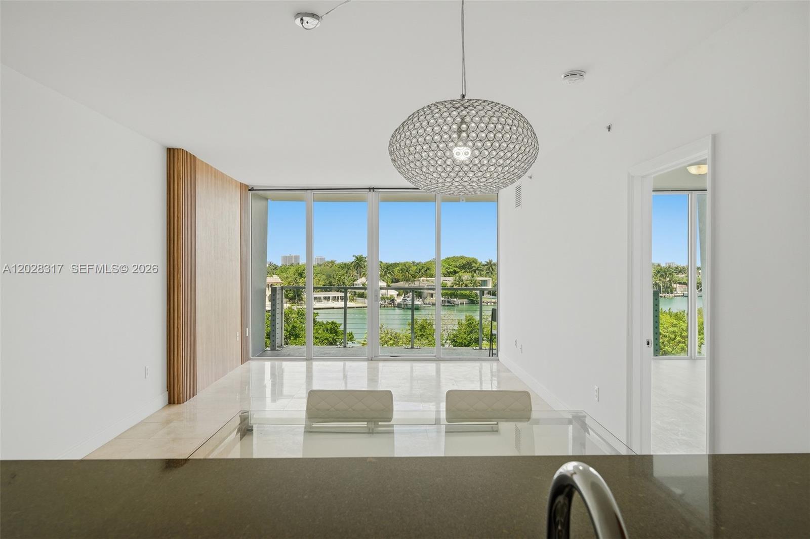 6305 Indian Creek Dr 5d 5D — photo 1