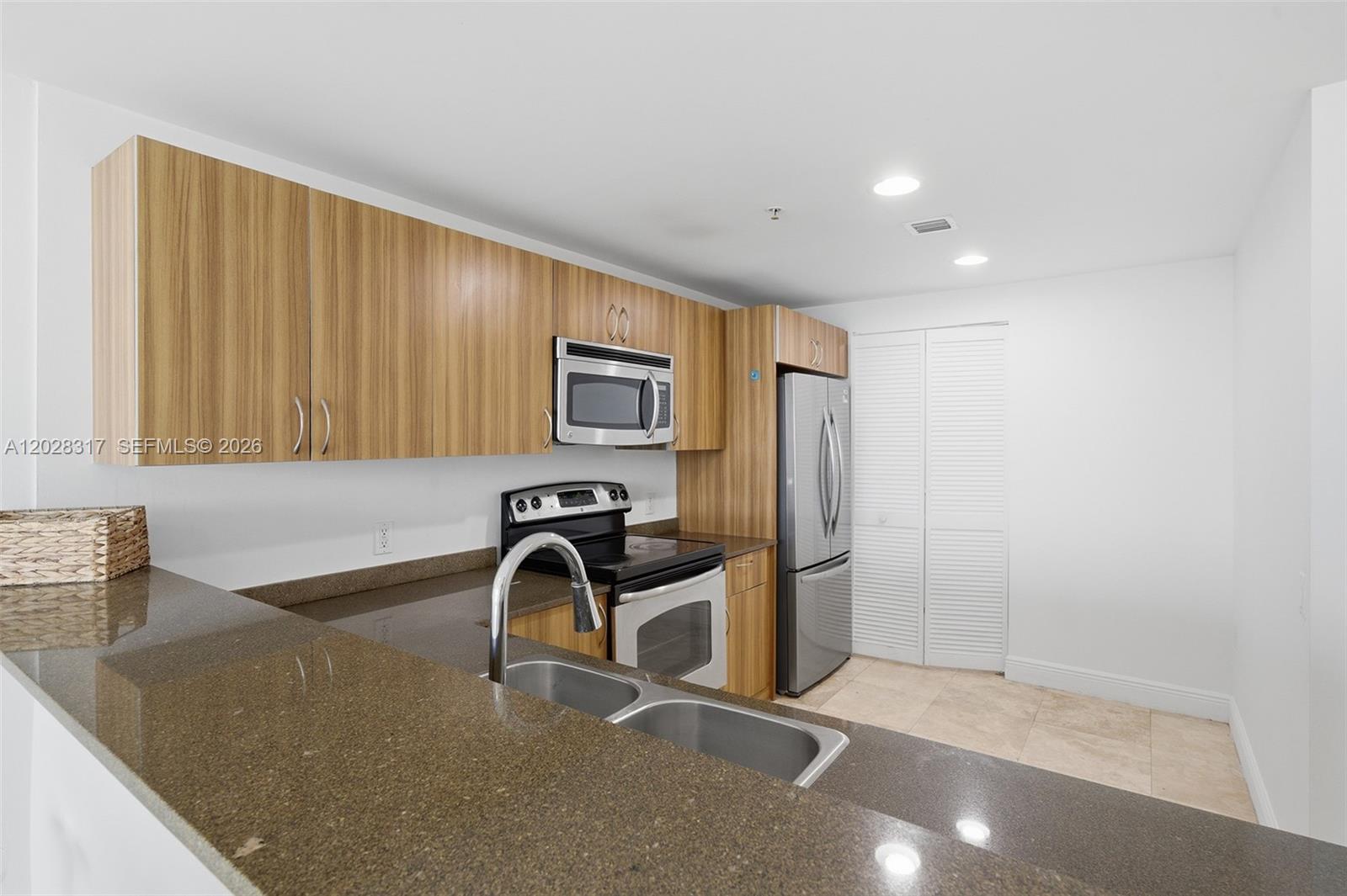 6305 Indian Creek Dr 5d 5D — photo 10