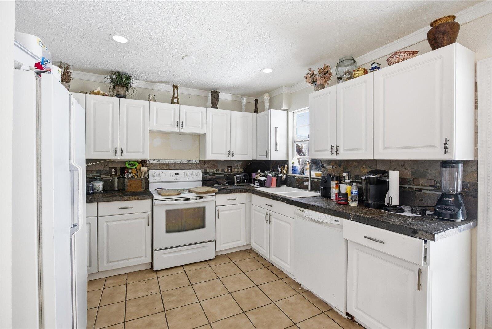 325 NW Dearman Street — photo 11
