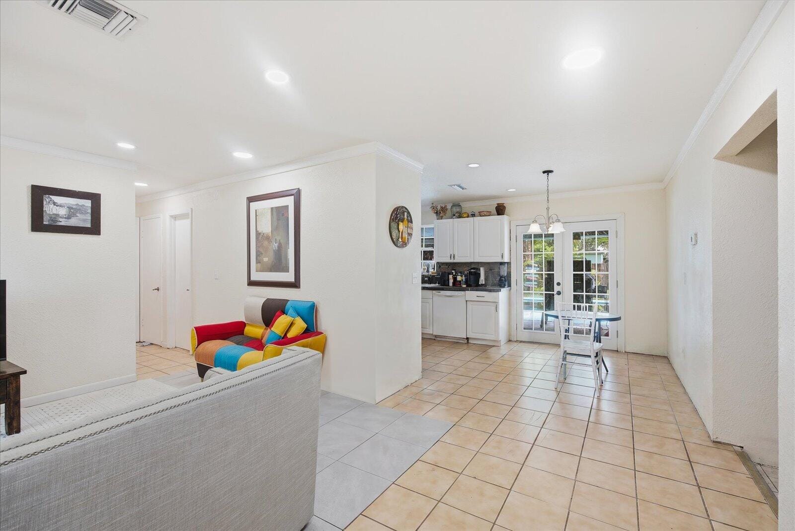 325 NW Dearman Street — photo 4