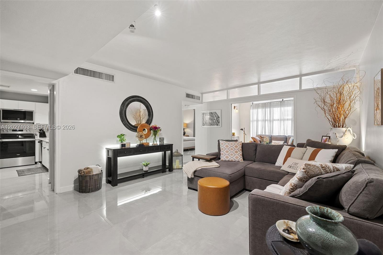 5001 Collins Avenue 1E, Miami Beach, FL 33140, Miami Beach