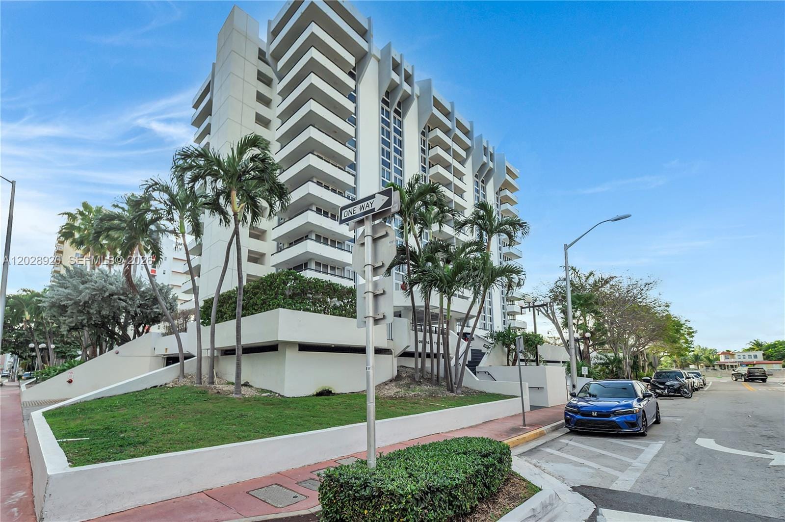 3200 Collins Avenue 12-8, Miami Beach, FL 33140 photo 2