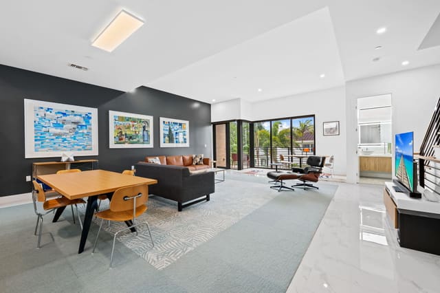 818 NE 2nd Street, Fort Lauderdale, FL 33301