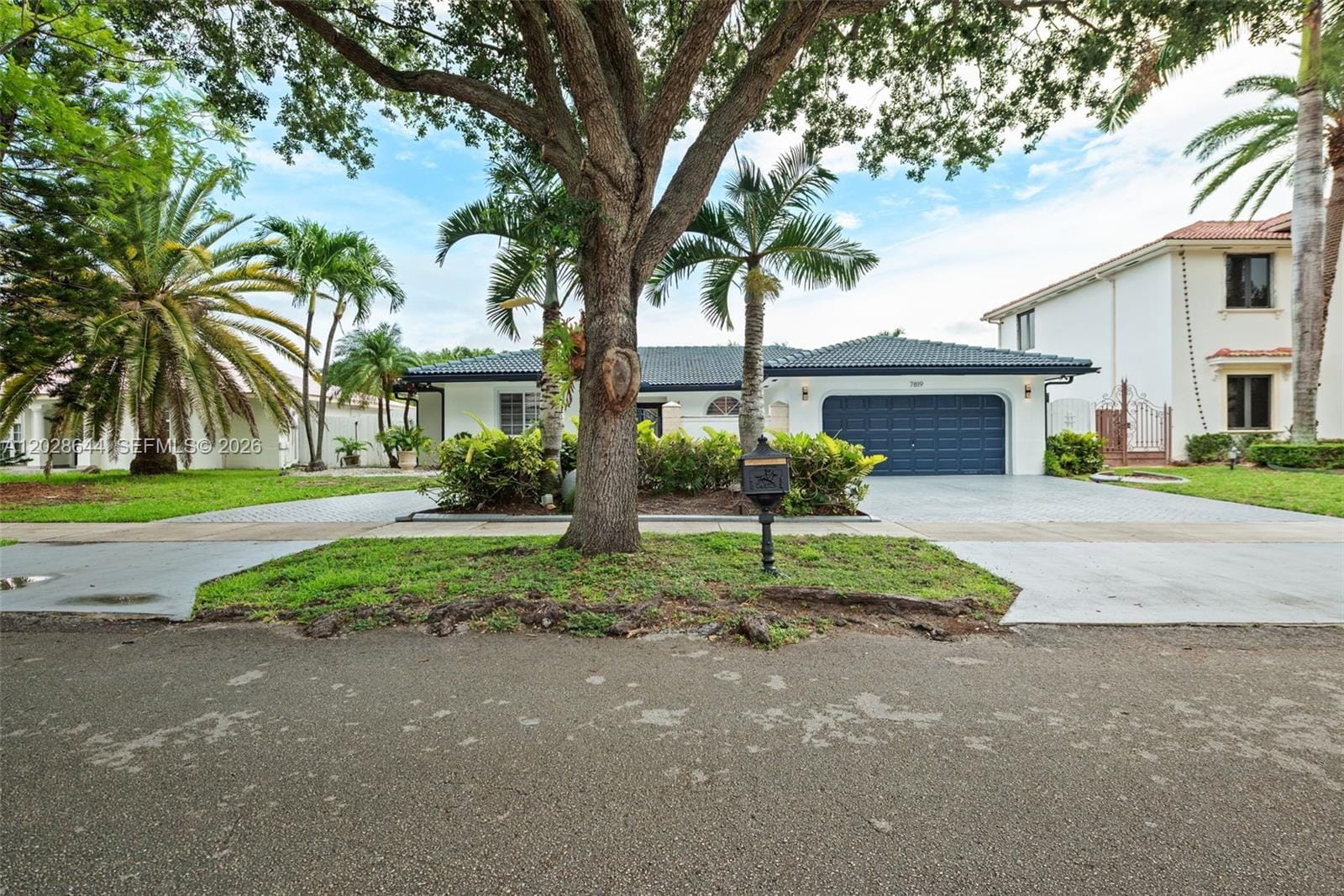 7819 NW 166th Terrace, Miami Lakes, FL 33016 photo 2