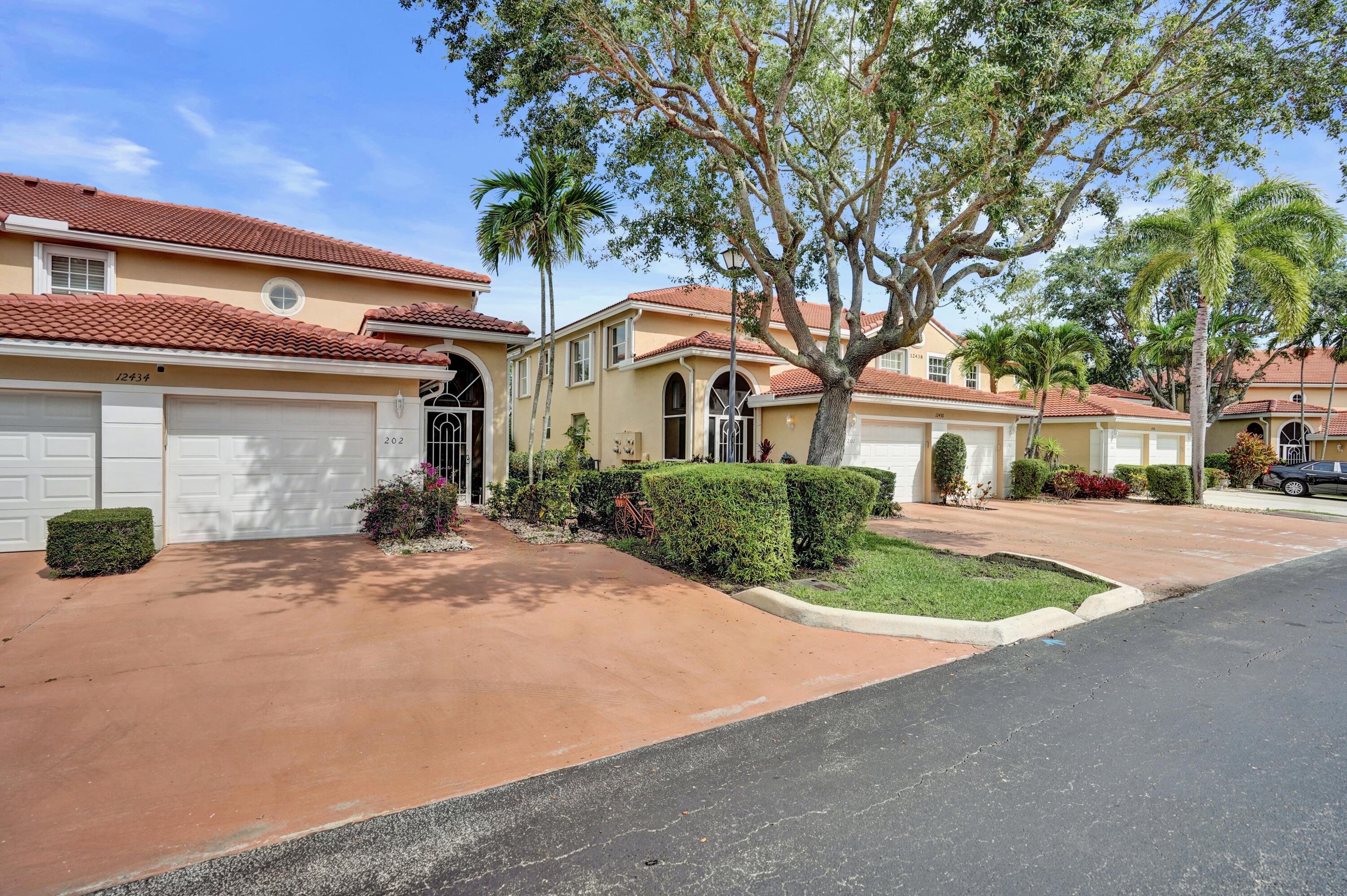12434 Crystal Pointe Drive 202, Boynton Beach, FL 33437 photo 3
