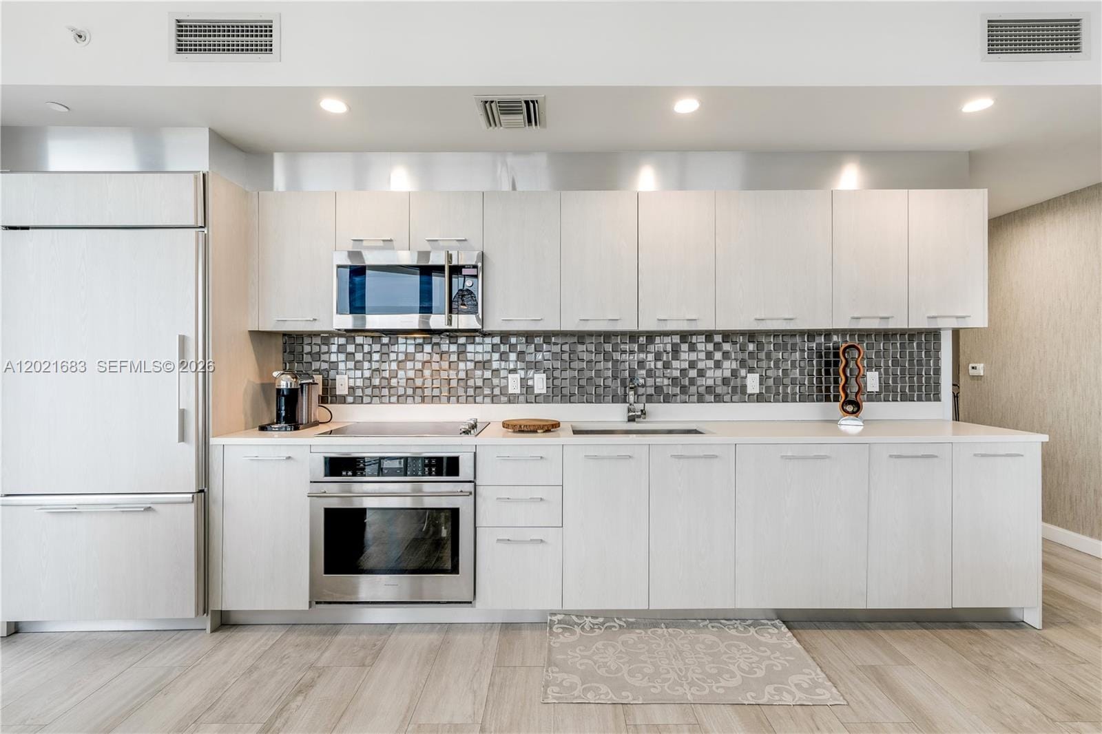 55 SW 9th Street 4001 — photo 8