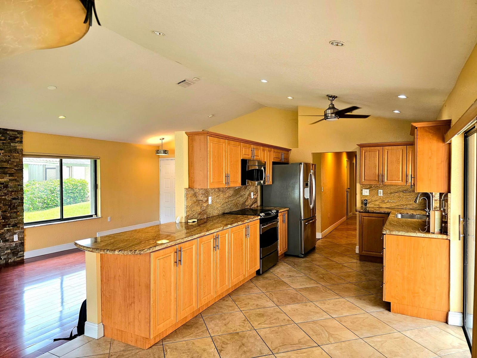 566 Village Lake Drive, Weston, FL 33326 photo 16