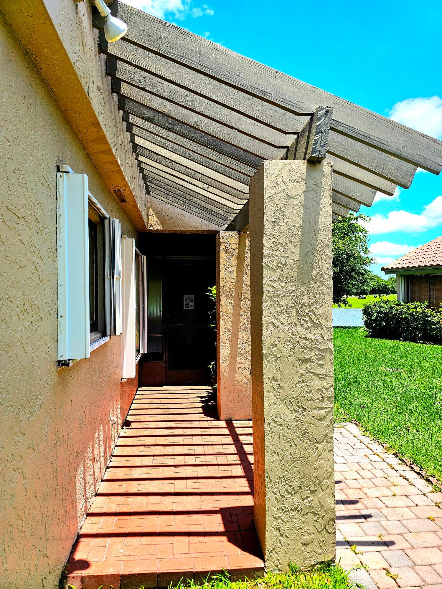 566 Village Lake Drive — photo 3