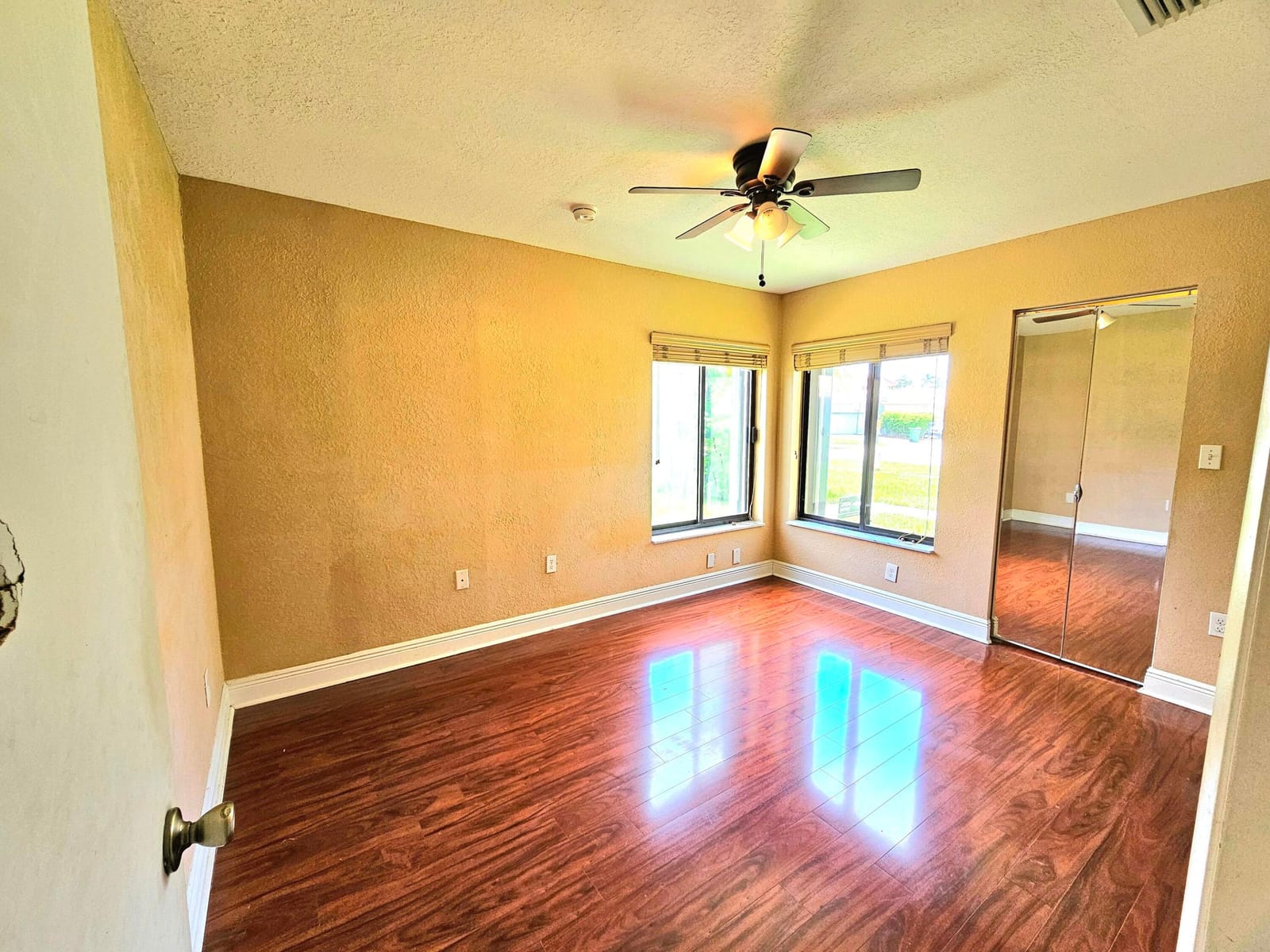 566 Village Lake Drive, Weston, FL 33326 photo 18