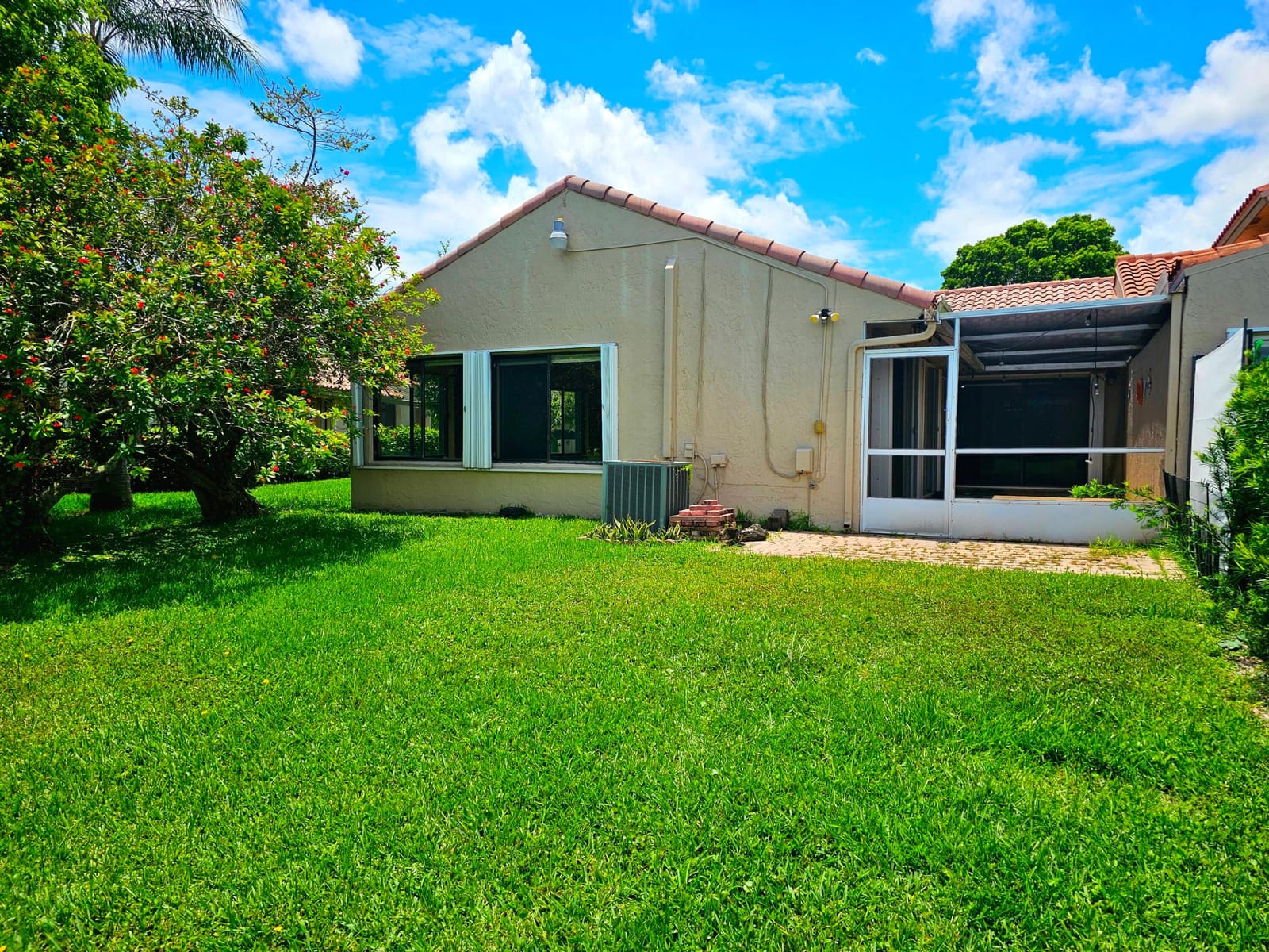 566 Village Lake Drive, Weston, FL 33326 photo 20