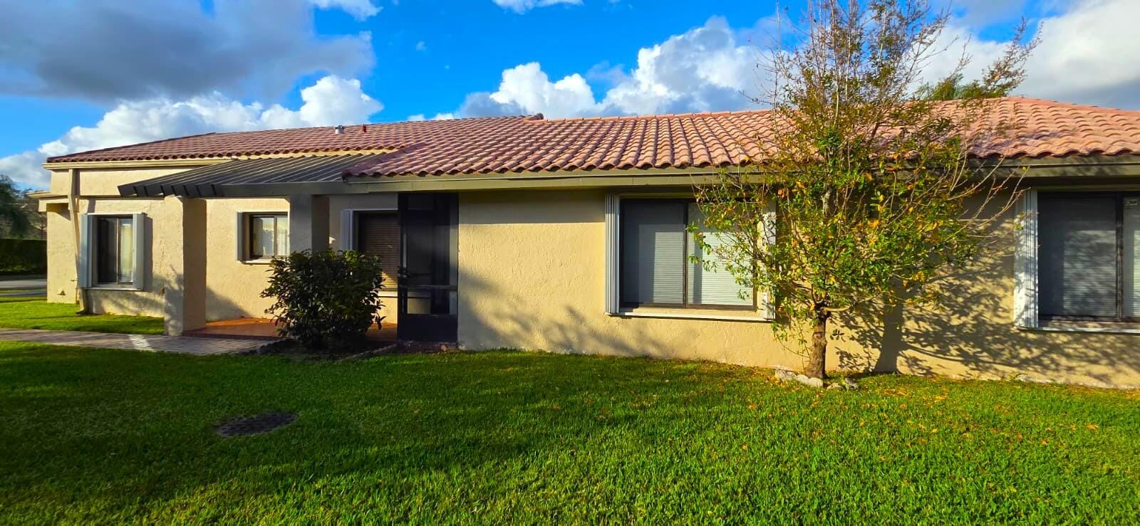 566 Village Lake Drive — photo 4