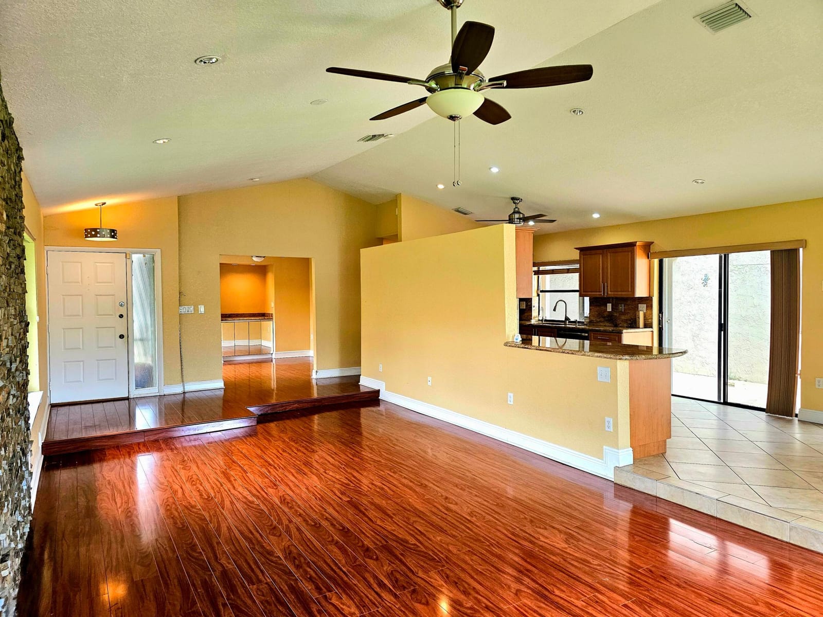 566 Village Lake Drive — photo 5