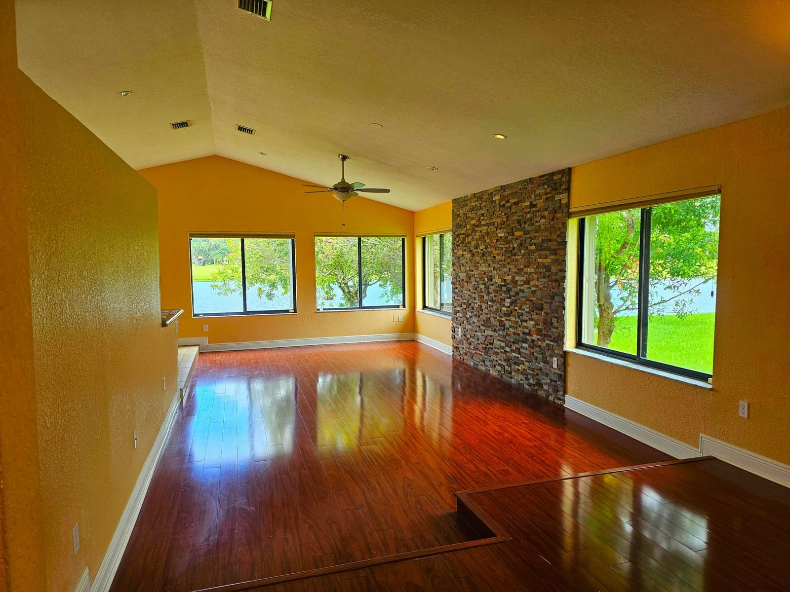 566 Village Lake Drive — photo 7