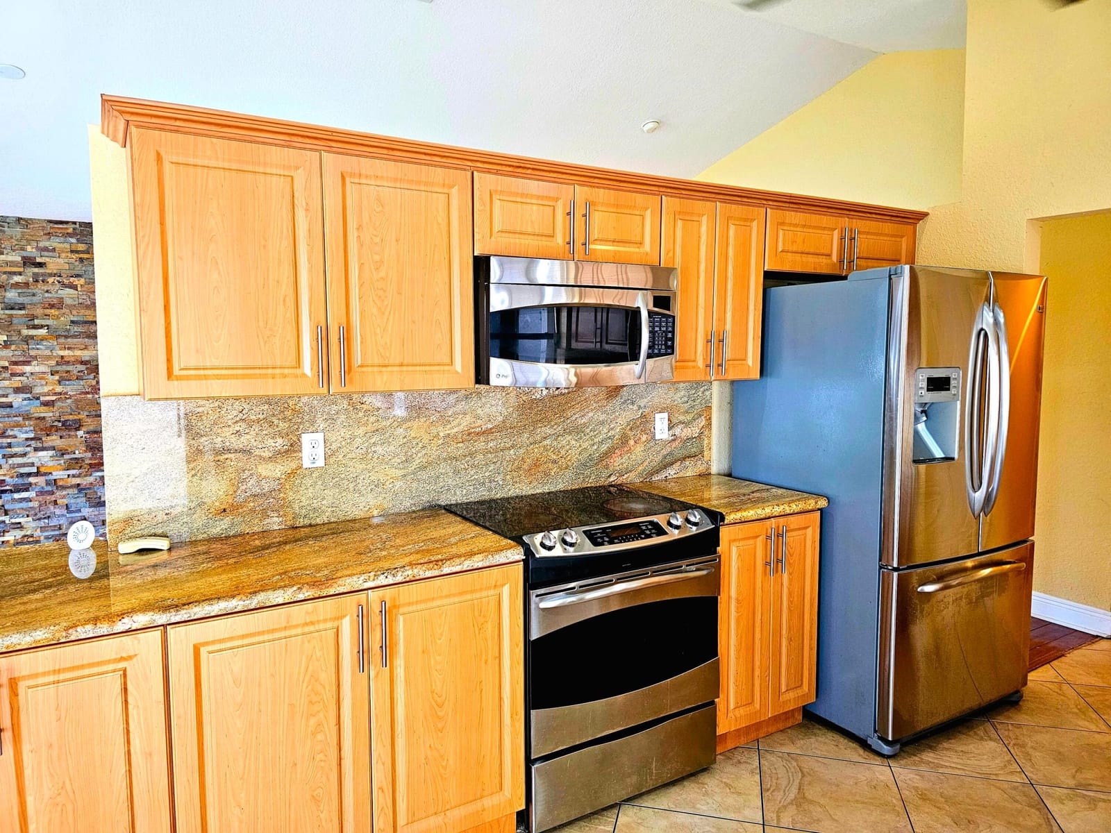 566 Village Lake Drive — photo 9