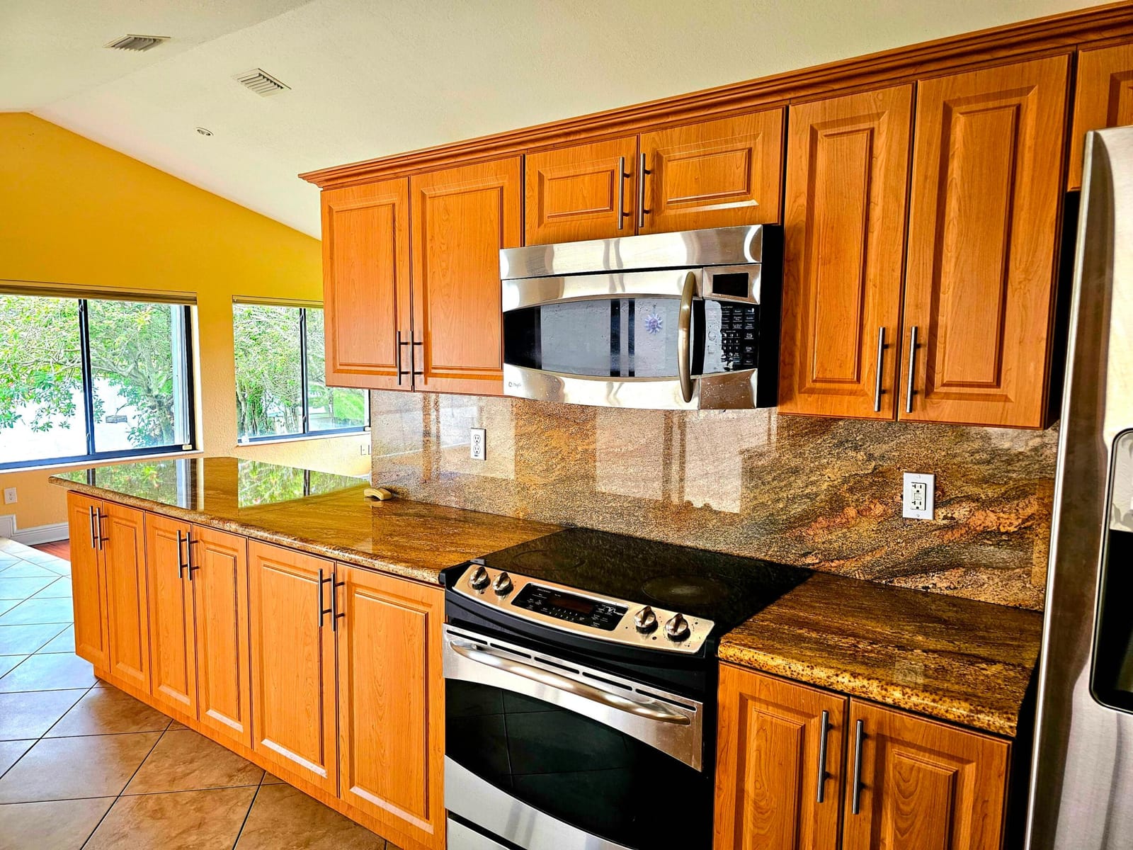 566 Village Lake Drive — photo 10