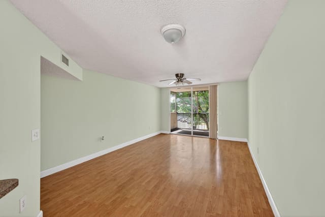 8373 Lake Drive Apt 307, Doral, FL 33166