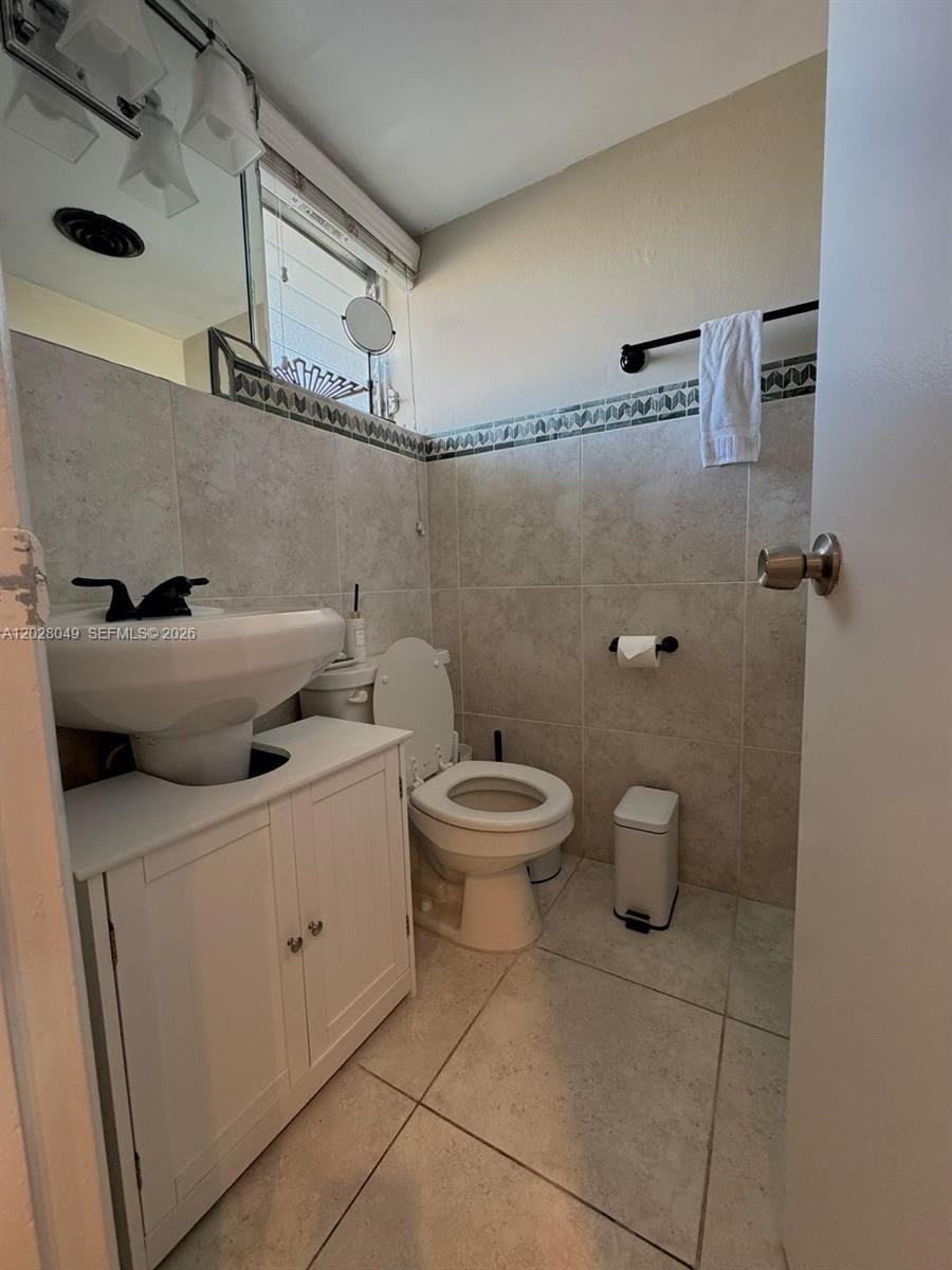 1530 NE 191st Street 241 — photo 3