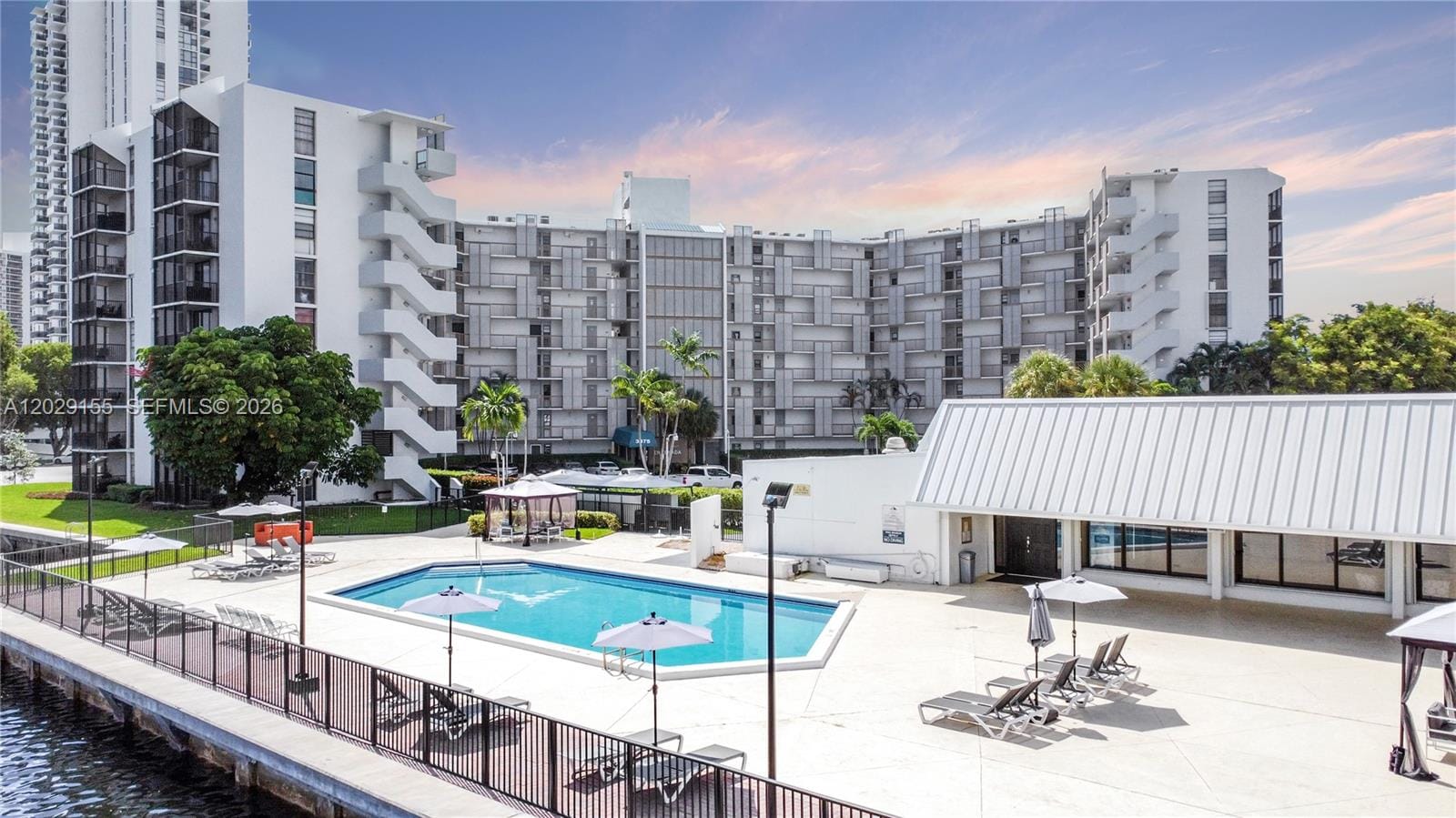 3475 N Country Club Drive 503, Aventura, FL 33180 photo 2