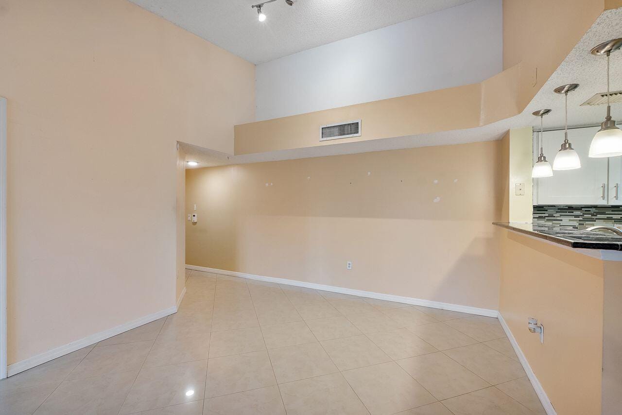 5011 Wiles Road Unit 303, Coconut Creek, FL 33073 photo 13