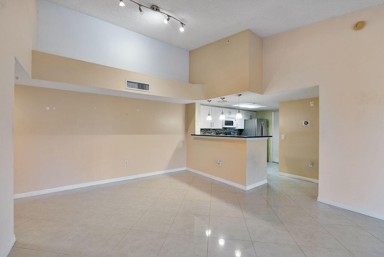 5011 Wiles Road Unit 303, Coconut Creek, FL 33073 photo 14