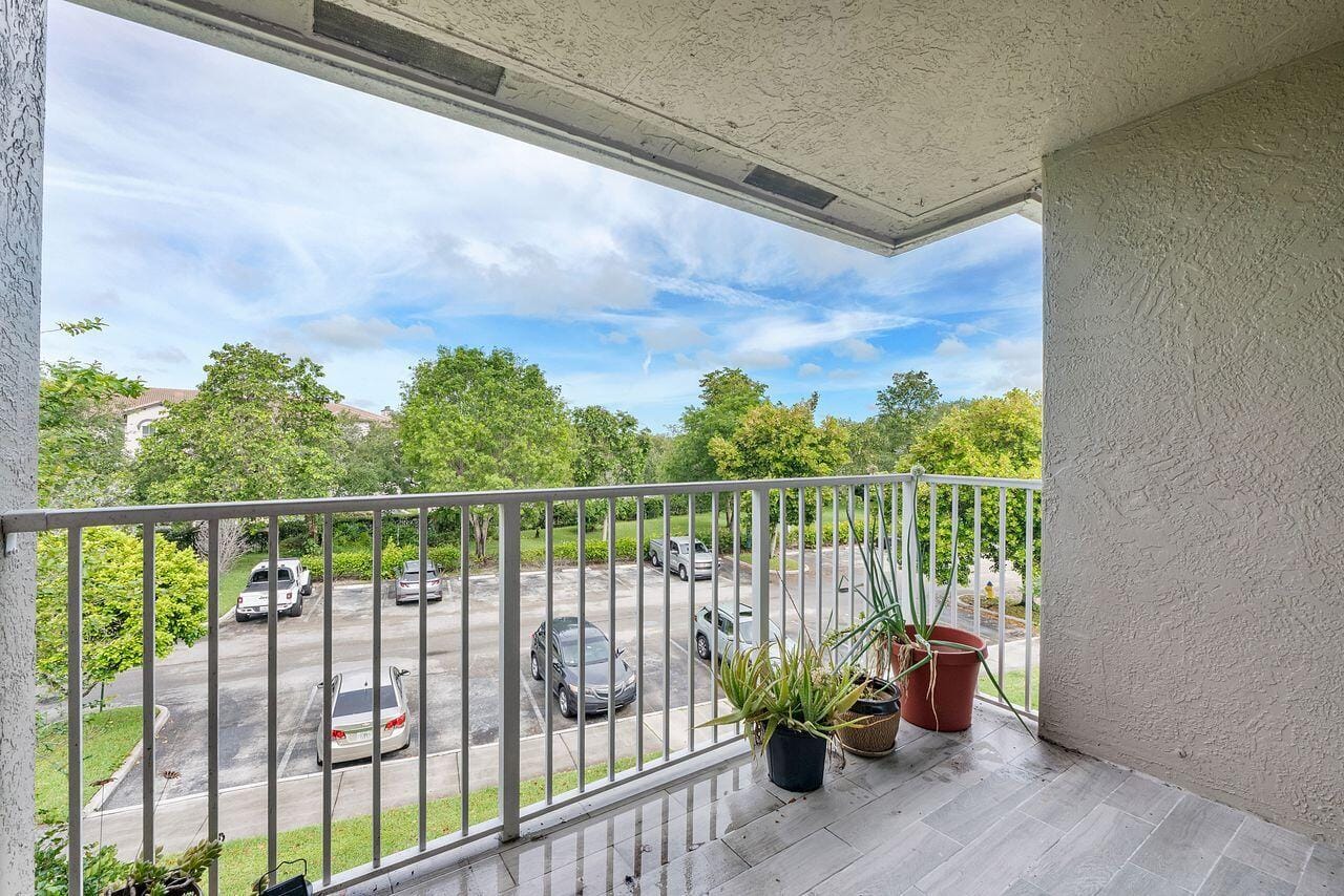 5011 Wiles Road Unit 303, Coconut Creek, FL 33073 photo 16